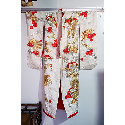 Fine Vintage Richly Embroidered Japanese Silk Kimono