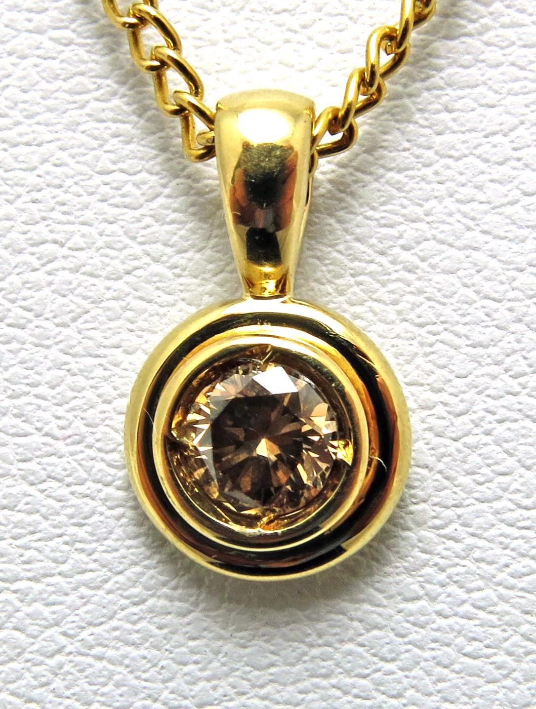 18ct Champagne Diamond Pendant Lot 947694 ALLBIDS