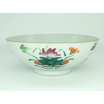 Chinese Famille Rose Bowl with Endless Knot Mark Late Qing, 19th Century