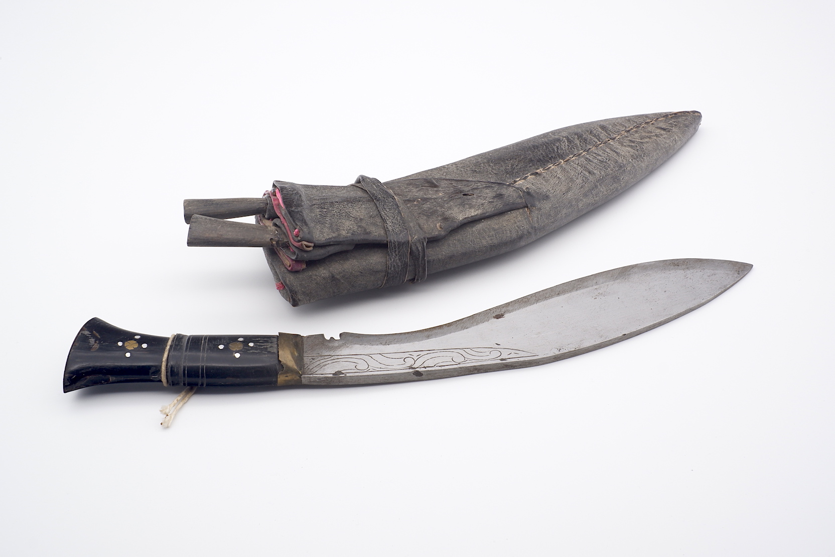 'Gurkha Kukri Knife with Buffalo Horn Handle and Leather Scabbard'