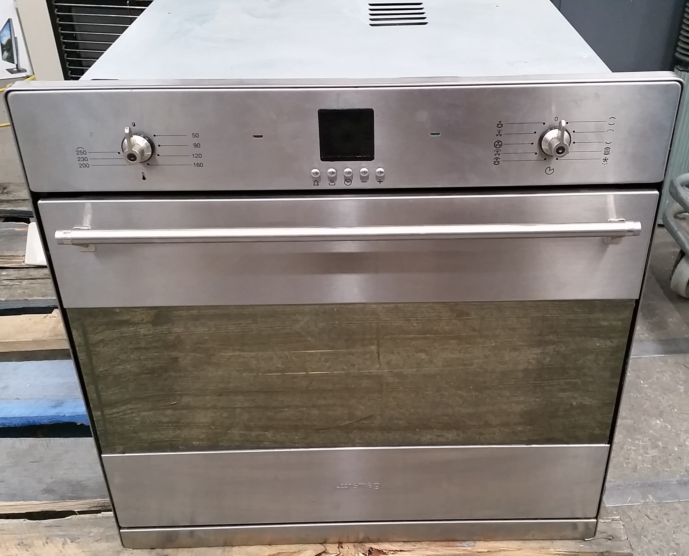 Smeg 60cm Wall Oven Lot 976499 ALLBIDS