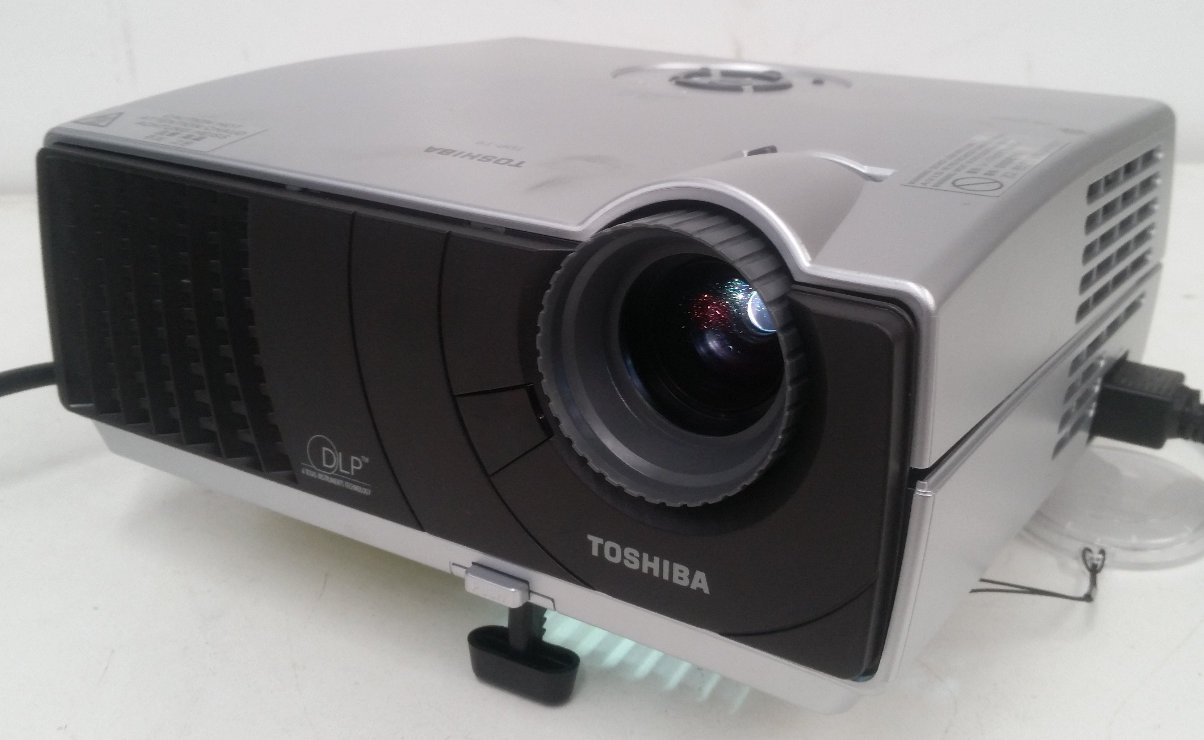 Toshiba TDPT9 XGA DLP Projector Lot 987141 ALLBIDS