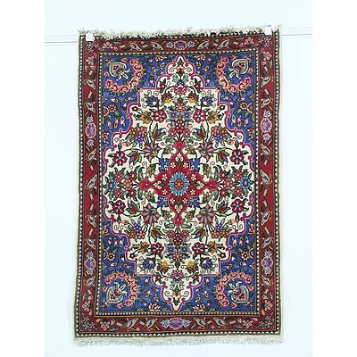 Hand Knotted Wool Pile Persian Rug
