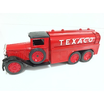 Ertl Company Diamond 1930 2 1/2 Ton Texaco Money Box 1990