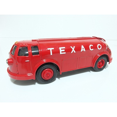 Ertl Company 1934 Diamond T "Doodle Bug" Texaco Money Box 1994