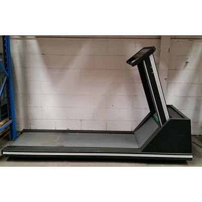 Quinton Hyperdrive Club Track Treadmill