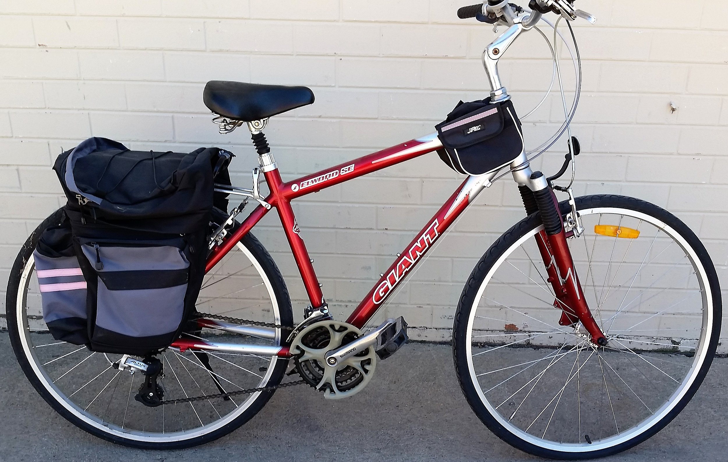 giant elwood hybrid bike