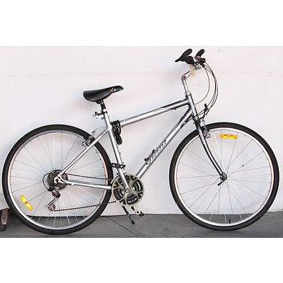 Giant Elwood 18 Speed Mountain Bike