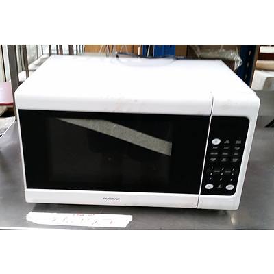 Kambrook KMO301 900W Microwave