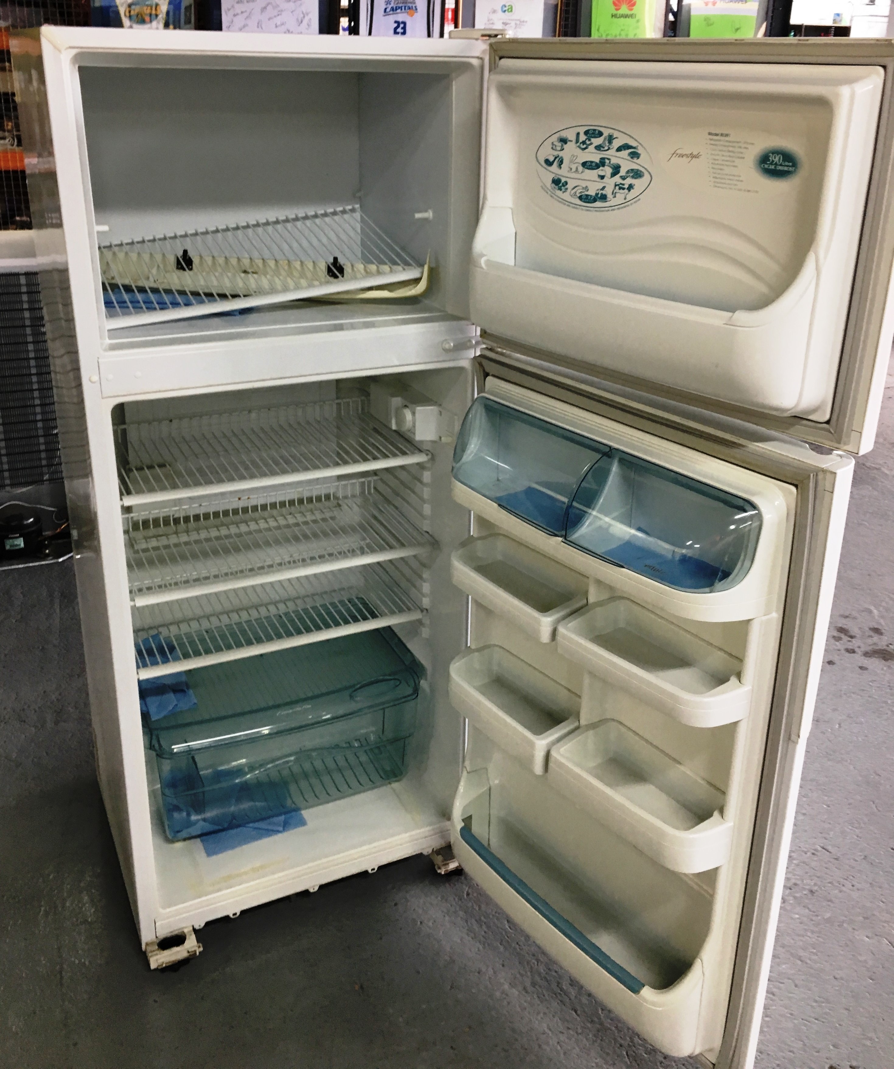 Westinghouse 390L FridgeFreezer Lot 965246 ALLBIDS
