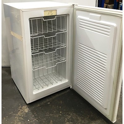 Rank Arena RAURF90 90L Upright Freezer