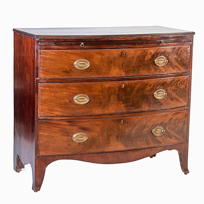George III Bowfront Mahogany Bachelors Chest of Drawers with Brushing Slide Circa 1800