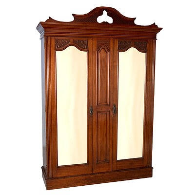 Anthony Hordern and Sons Queensland Maple Wardrobe Early 20th Century