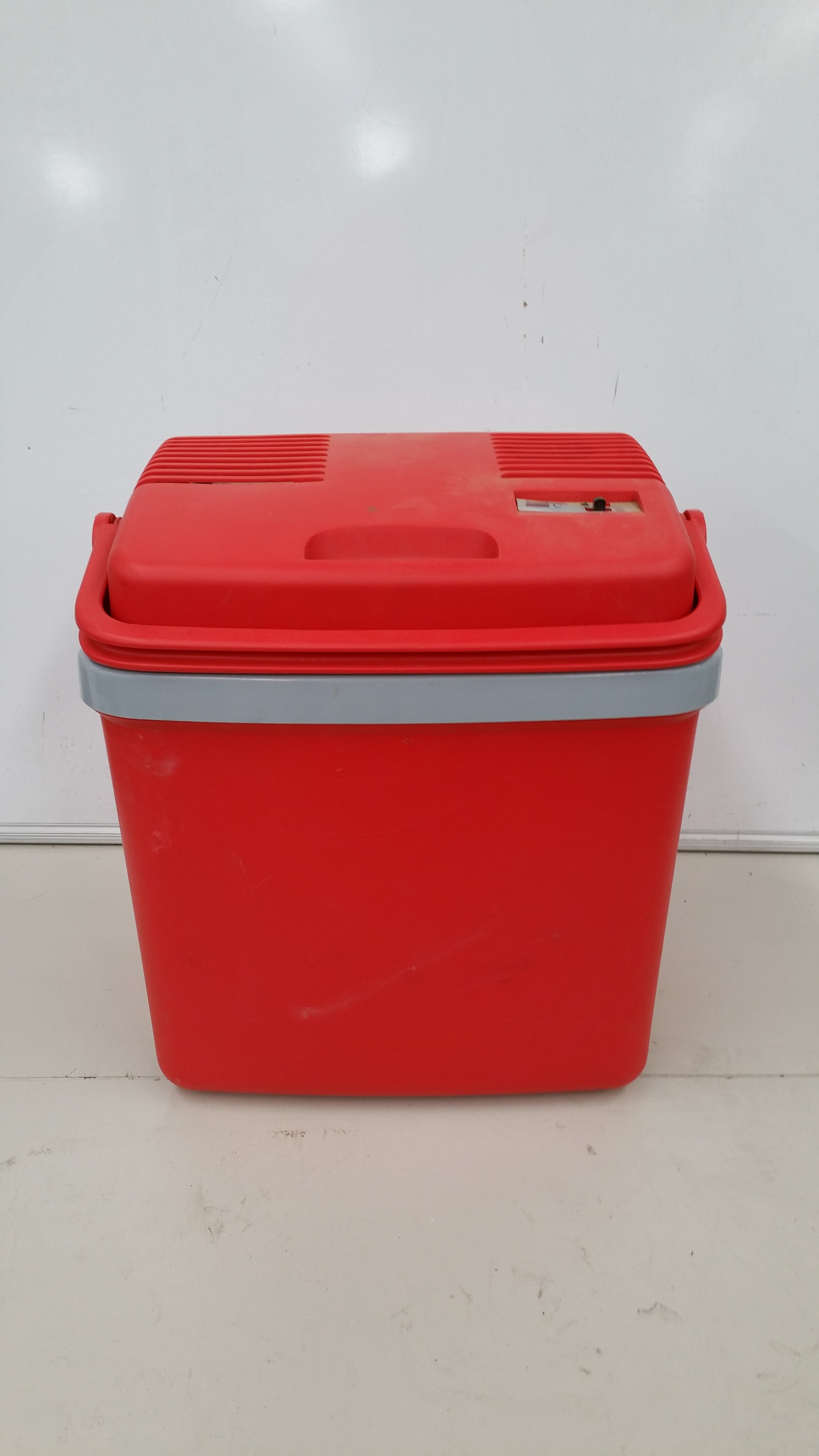 Auto XS Drink Cooler/Warmer Electric Lot 970276 ALLBIDS