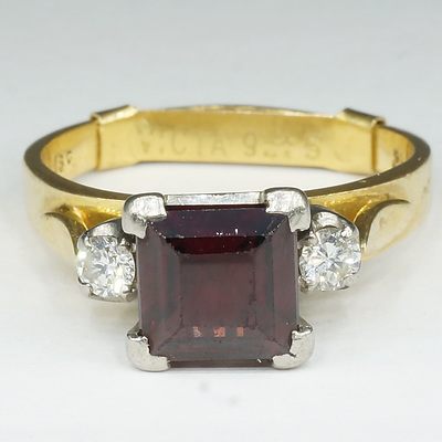 18ct Yellow Gold with White Gold Settings Carre Cut Garnet and Diamonds