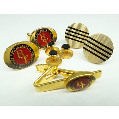 Groups of Gents Cuff Links, Buttons and a Tie Bar 