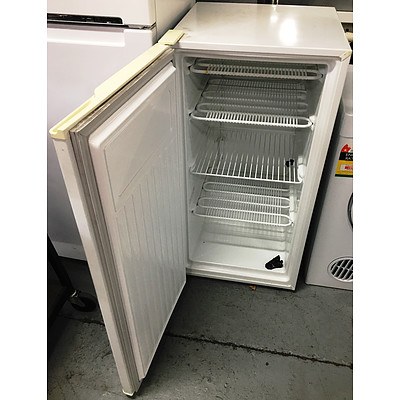 Kelvinator 140L Freezer