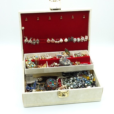 Group of Jewellery, Including Necklaces, Pendants and More 