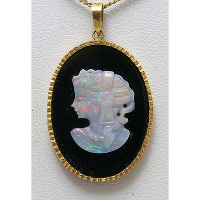 Vintage 14ct Australian Opal Cameo pendant