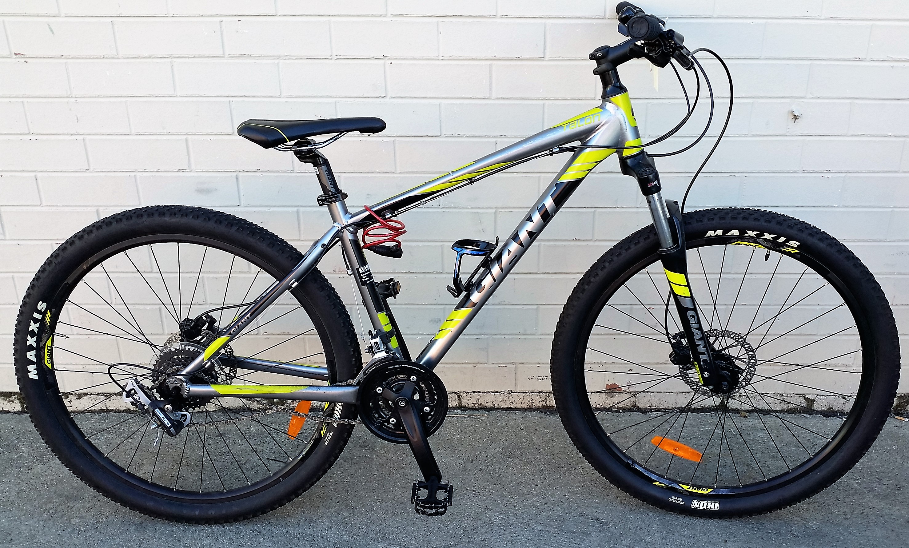 giant 24 speed mountain bike