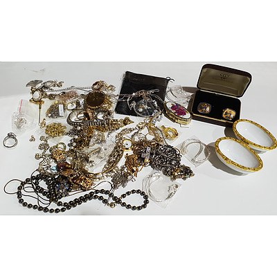 Group of Various Jewellery Including Rings, Necklaces, Pendants and More