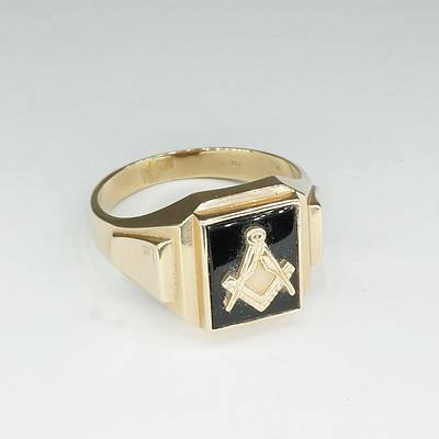9ct Yellow Gold Men's Onyx with Free Masons Symbol and Gold Inlay