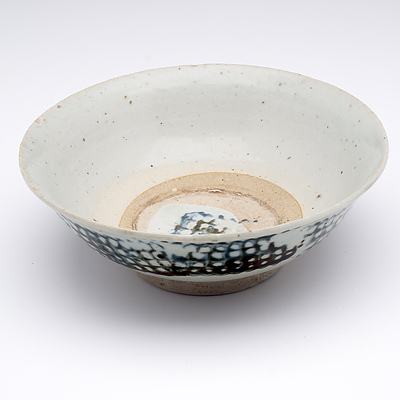 Chinese Fujian Ware Bowl with Block Printed Decoration, Early 19th Century