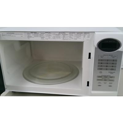 Sharp Carousel Sensor 1100 Watt Microwave Oven