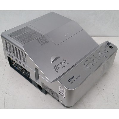 Sanyo PDG-DXL2000 XGA DLP Projector