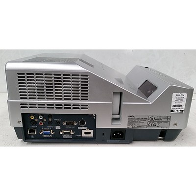 Sanyo PDG-DXL2000 XGA DLP Projector