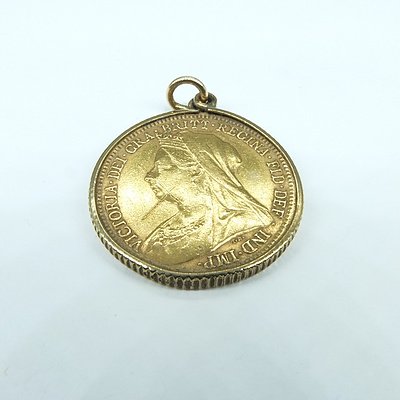 English 1900 half Sovereign 9ct Yellow Gold Frame