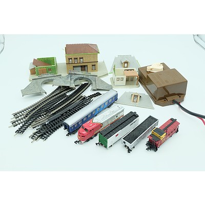 Group of Various N Guage Model Train Set Pieces Including Bertren, Bachmann and More