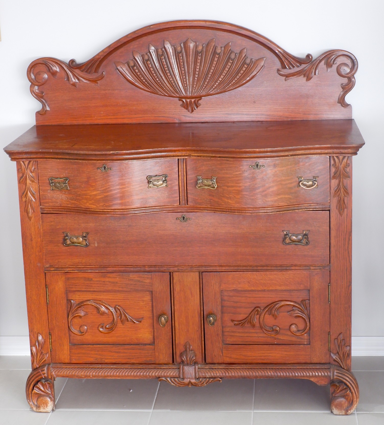 'American Oak Art Nouveau Style Sideboard of Small Proportions Early 20th Century'