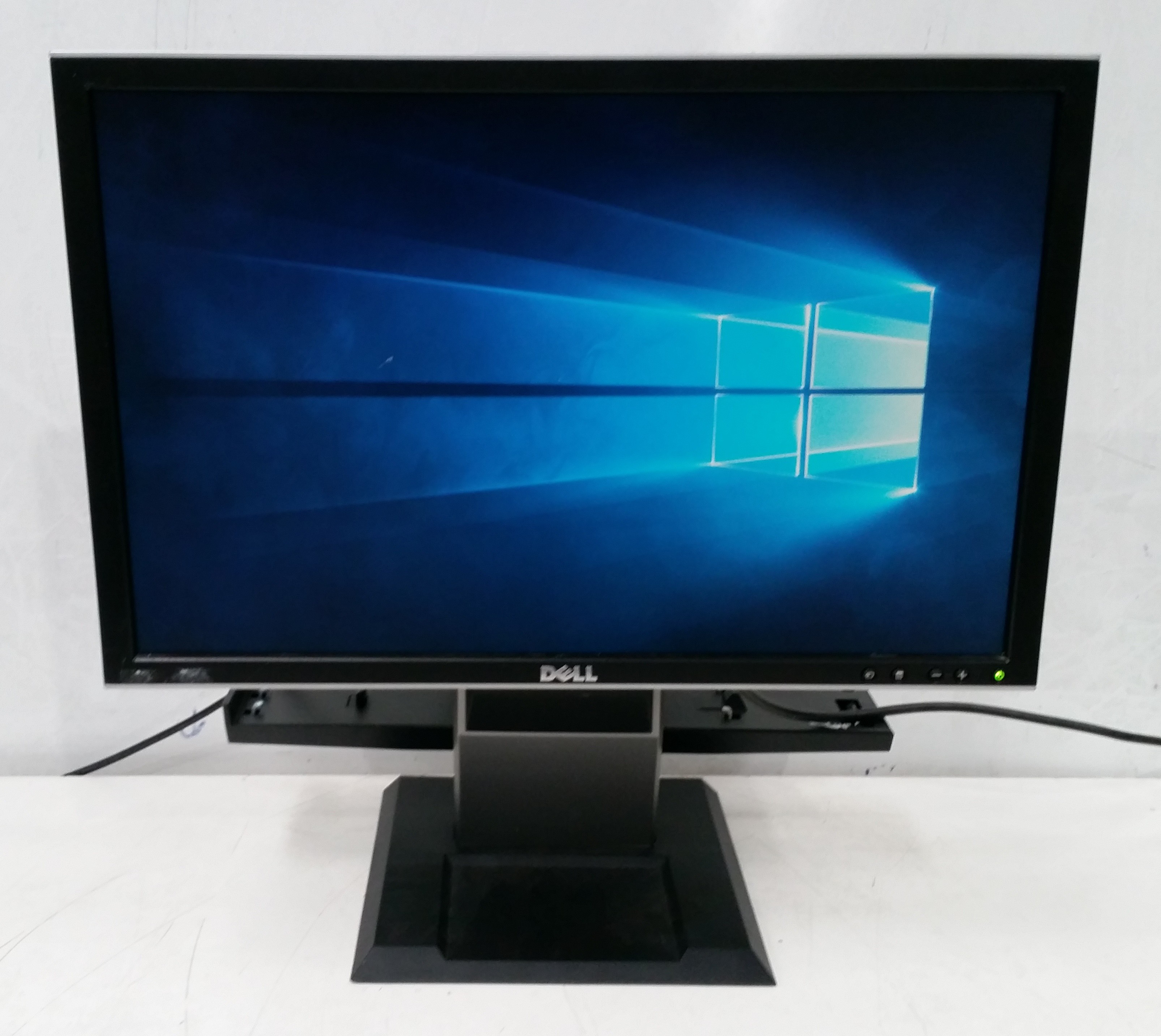 Dell 2208WFPf 22-Inch Widescreen - Lot 1001218 | ALLBIDS