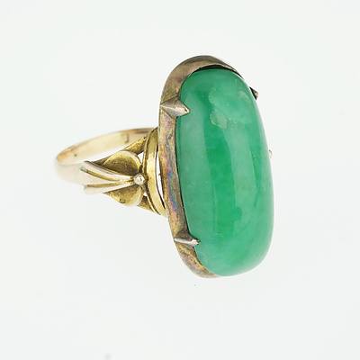 14ct Red Gold with Long Oval Cabochon of Green Jade (Jadeite) in Four Claws with Decorative Shoulders