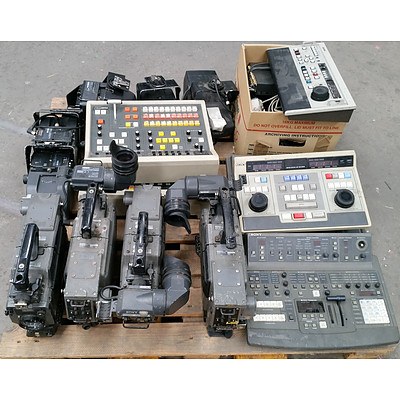 Bulk Lot of Assorted Sony AV Equipment
