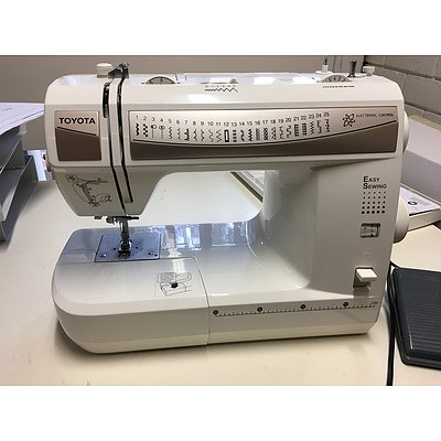 Toyota Sewing Machine RS2000-3D