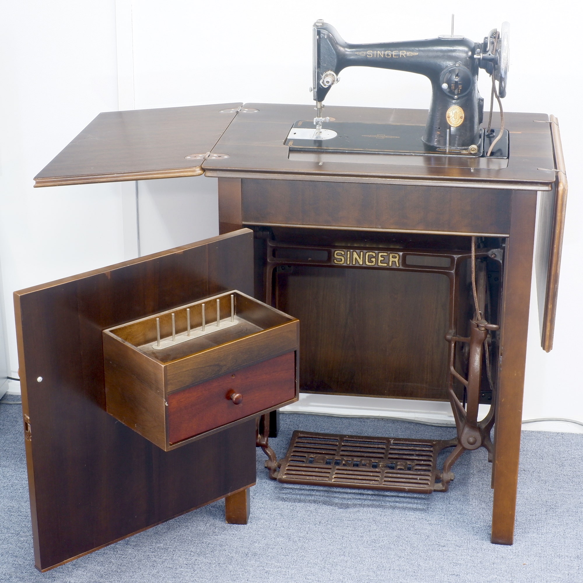 Singer Treadle Sewing Cabinet - Lot 1002837 | ALLBIDS