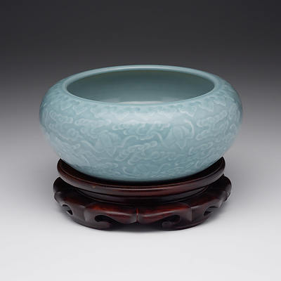 Large Chinese Claire de Lune Glaze Brush Washer with Carved Decoration of Bats in Clouds, Late Qing