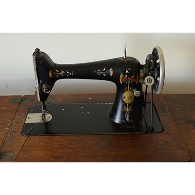 Vintage Singer Sewing Machine and Table