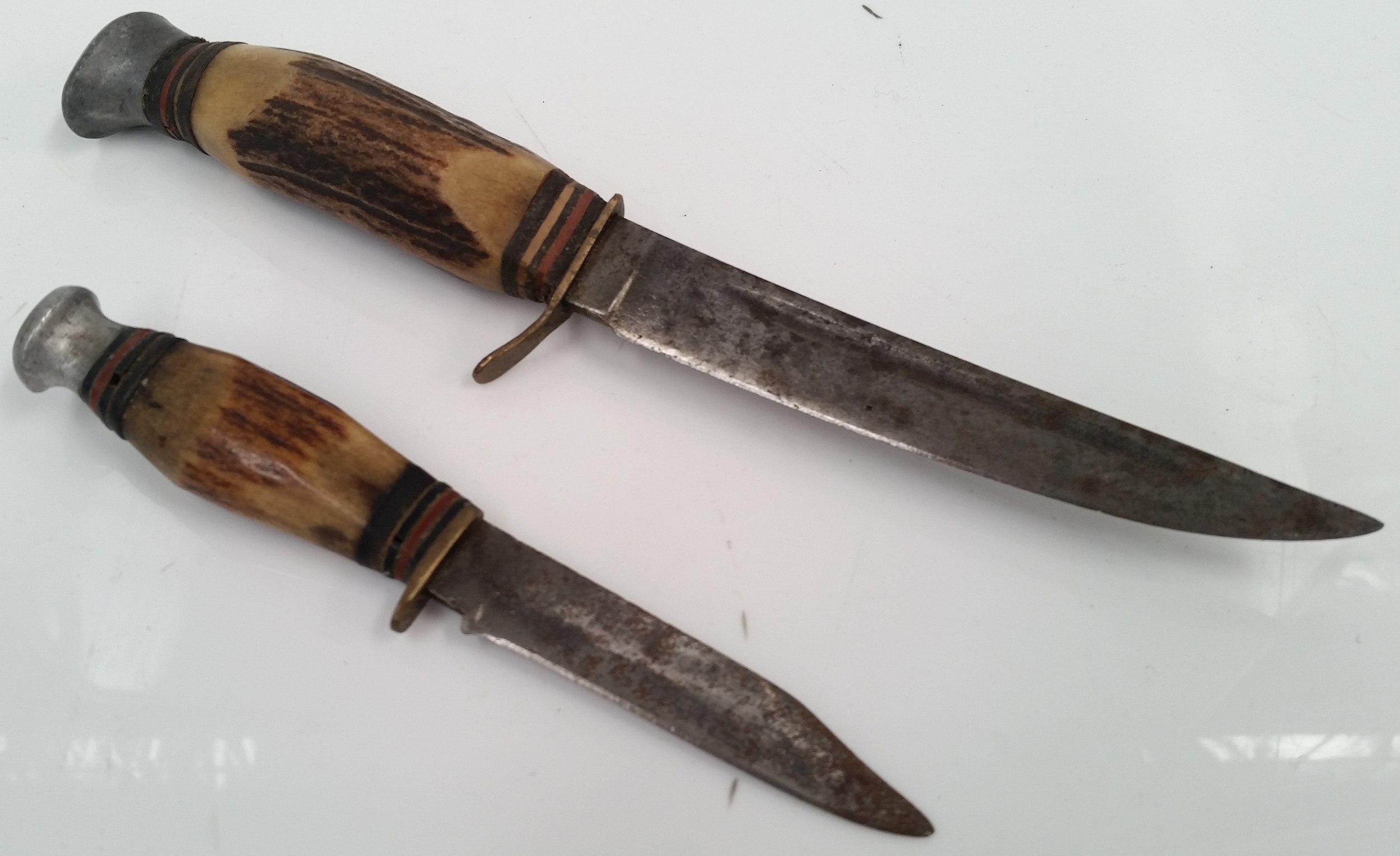 Pair of vintage knives - Lot 1004148 | ALLBIDS