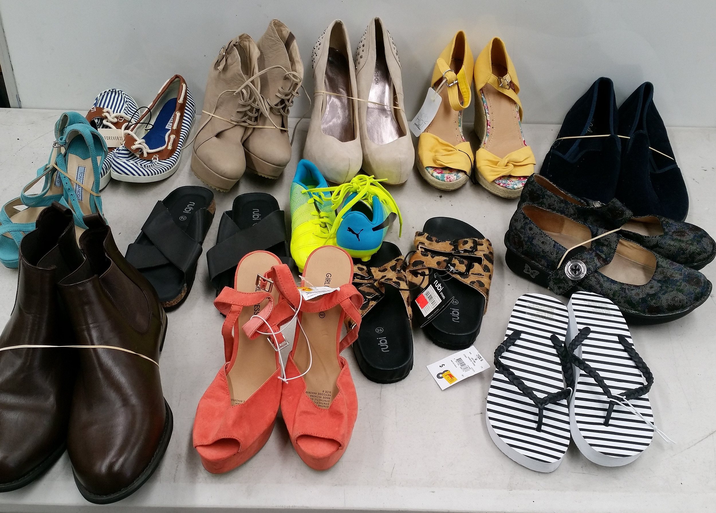 Bulk Lot of Assorted Shoes - Lot 1007613 | ALLBIDS