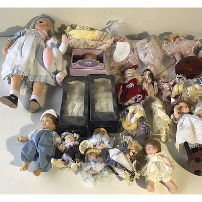 Bulk lot of assorted small dolls