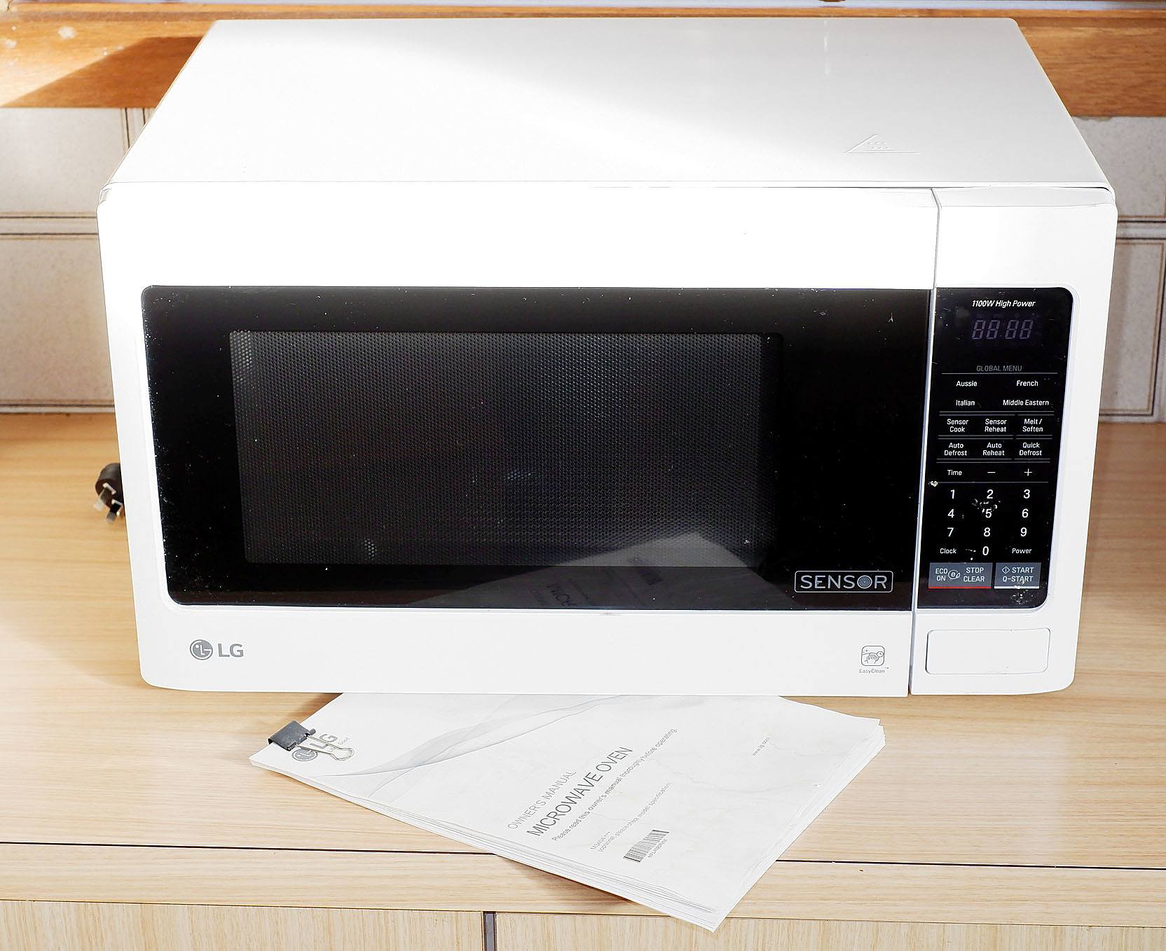 'LG Sensor 1100W Microwave'