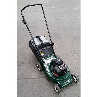 Green Victa Series 400 Lawn Keeper