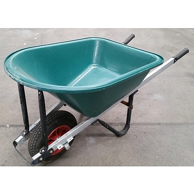 150L Green Bucket Wheelbarrow