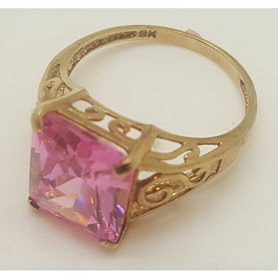9 Carat Yellow Gold and Spinel Ring
