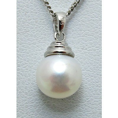 White Gold Pearl Pendant
