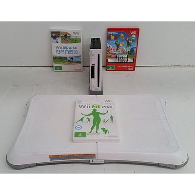 Nintendo Wii Console w/ Wii Balance Board & Six Games