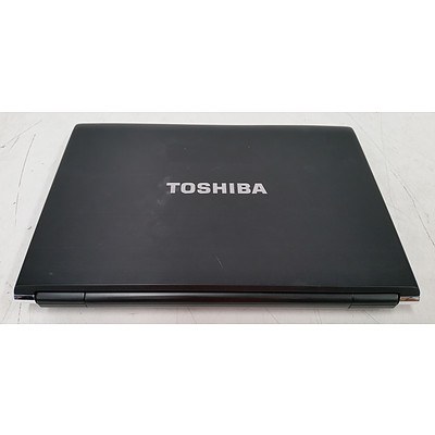 Toshiba Portege R830 Core i5 (2520M) 2.50GHz 13-Inch Laptop & Docking Station